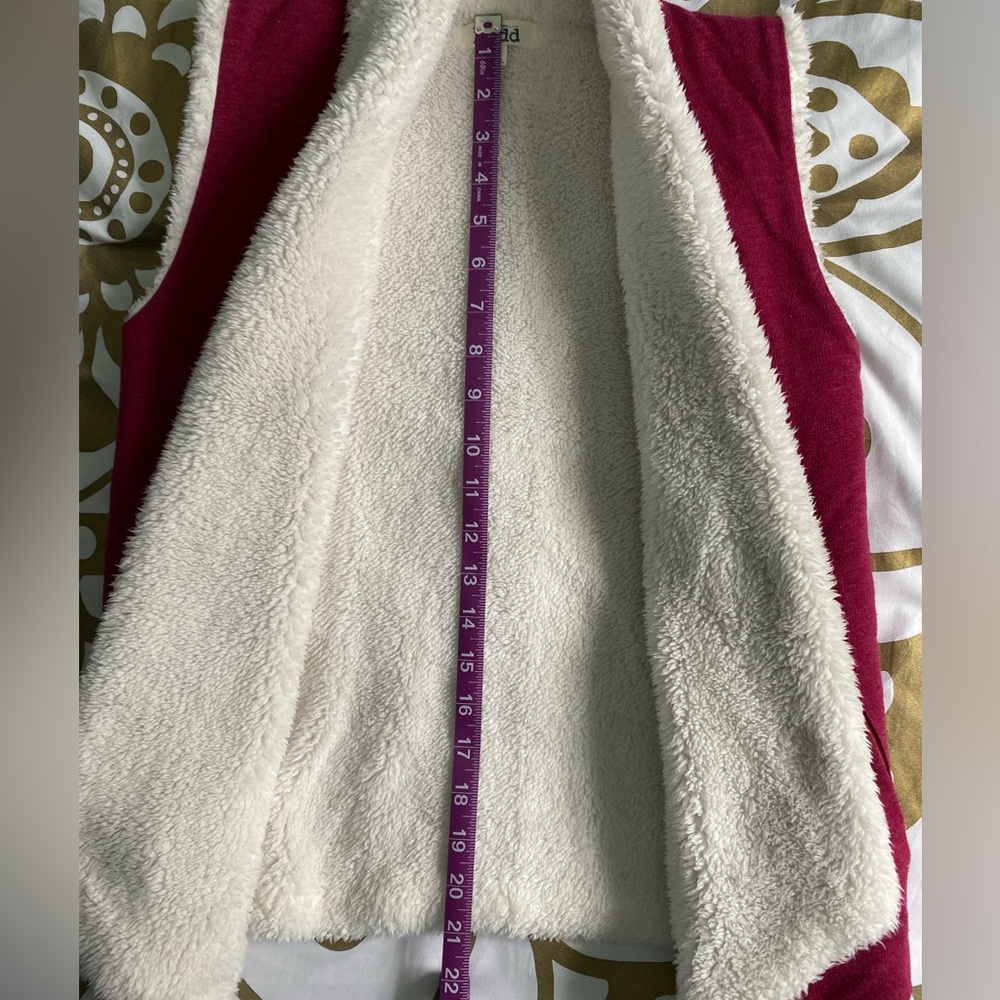 Fluffy Vest - Picture 4 of 8